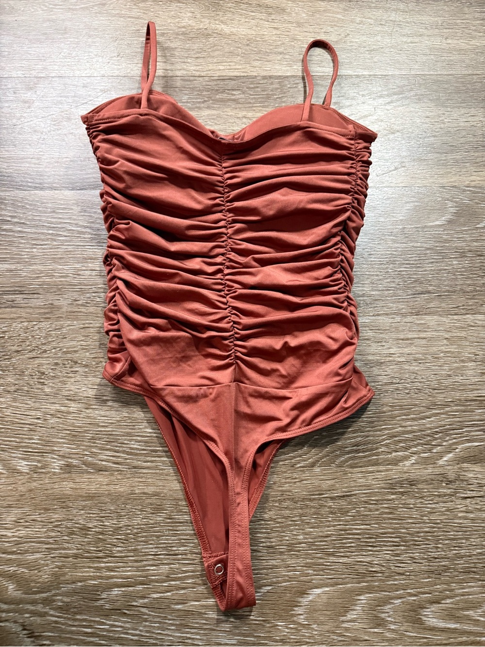 Express Body Contour Ruched Bodysuit Rust - Picture 4 of 6